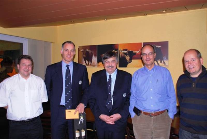 Der Vorstand des Donatoren-Clubs zusammen mit JJ Äschlimann und Ferdy Muheim